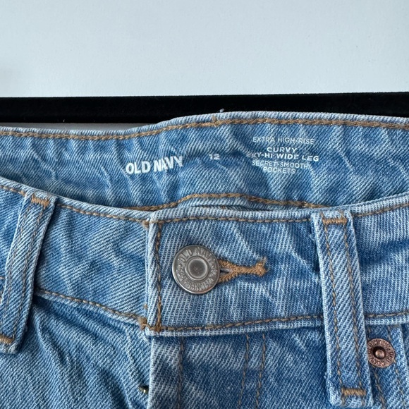 Old Navy Curvy Sky High Wide Leg Jeans - Picture 2 of 3